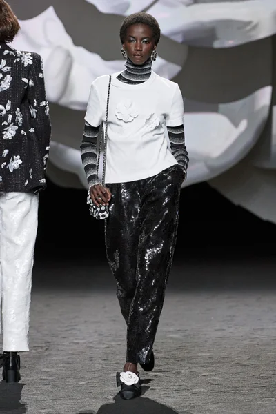 Look 14